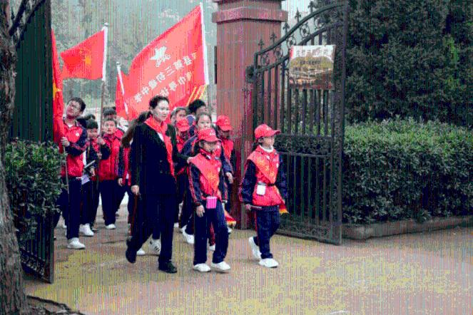 耐心解疑释惑,赢得官兵理解认可